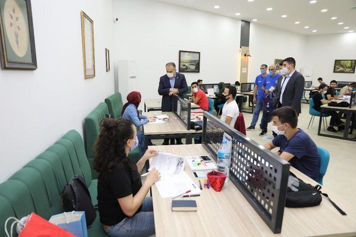 Üniversite adaylarına Başkan morali G4