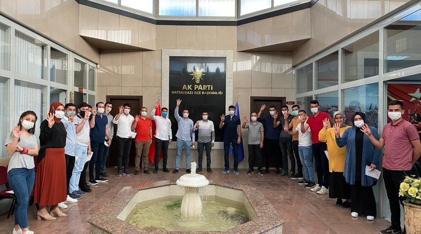 Başkan Erdem&rsquo;den oturma yerine hizmet vurgusu