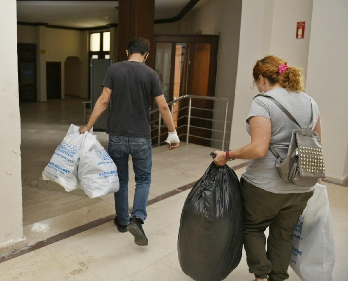 Esenyurt Belediyesi sel mağduru vatandaşların yanında