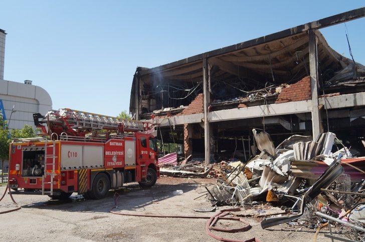 Batman'da AVM’de büyük yangın G1