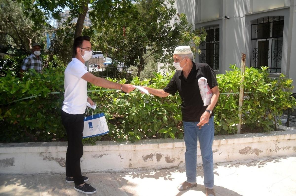 Kuşadası Belediyesi, koronavir&uuml;s ile m&uuml;cadeleye kararlılıkla devam ediyor