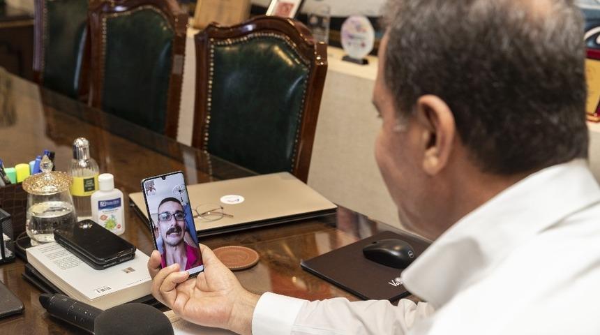 Başkan Se&ccedil;er, sınav &ouml;ncesinde engelli gence moral verdi