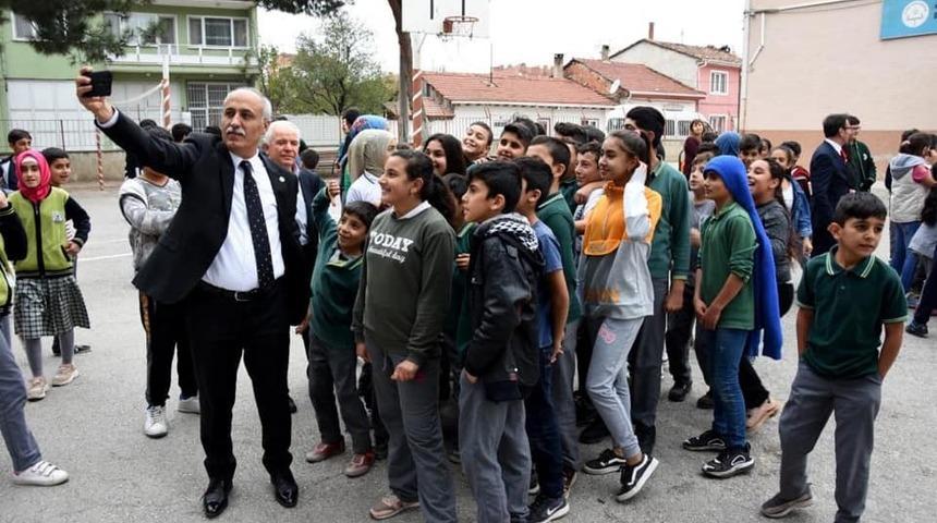 Yenişehir Belediyesi&rsquo;nden sınava gidemeyen &ouml;ğrencilere &ouml;zel ara&ccedil;