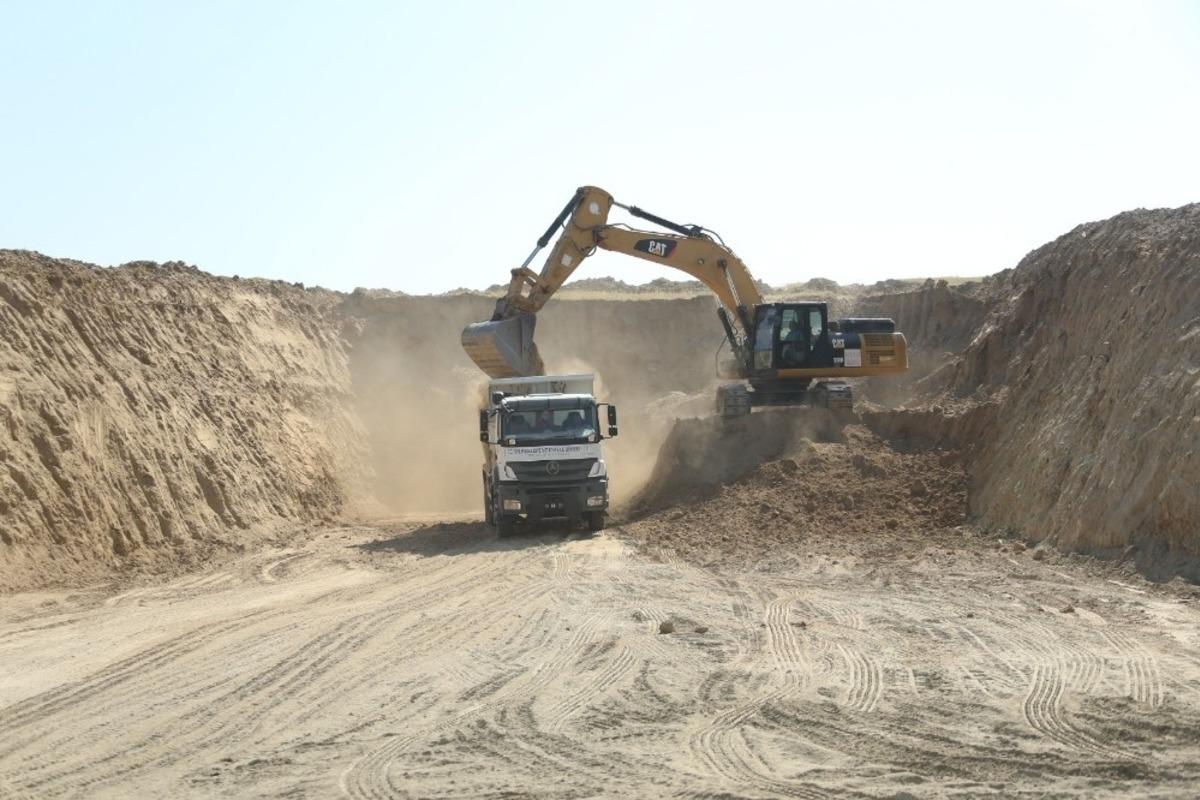 3 bin kamyon dolusu toprak geri d&ouml;n&uuml;şt&uuml;r&uuml;l&uuml;yor