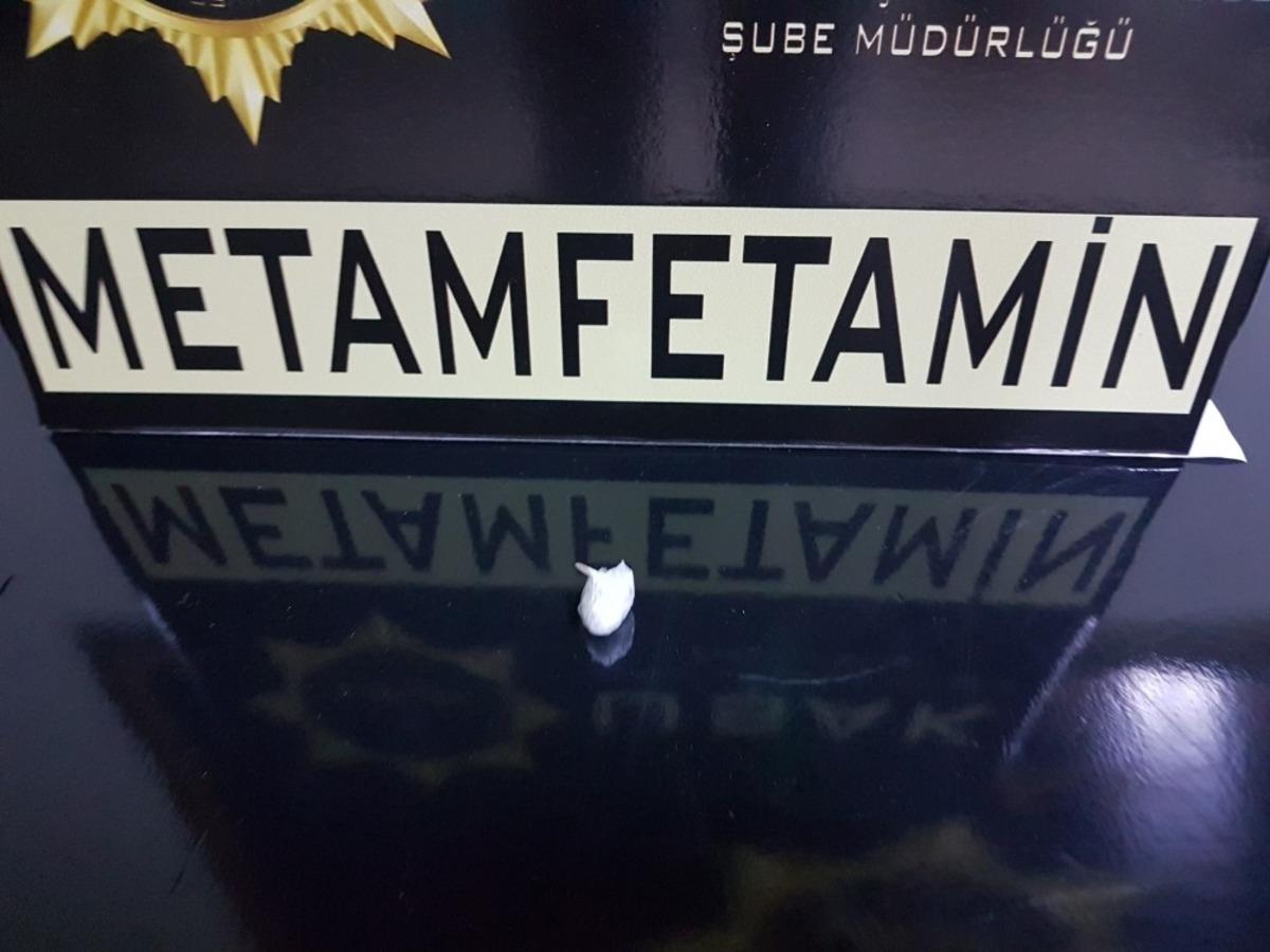 Uşak&rsquo;ta uyuşturucu operasyonunda g&ouml;zaltına alınan 5 ş&uuml;pheliden 3&rsquo;&uuml; tutuklandı