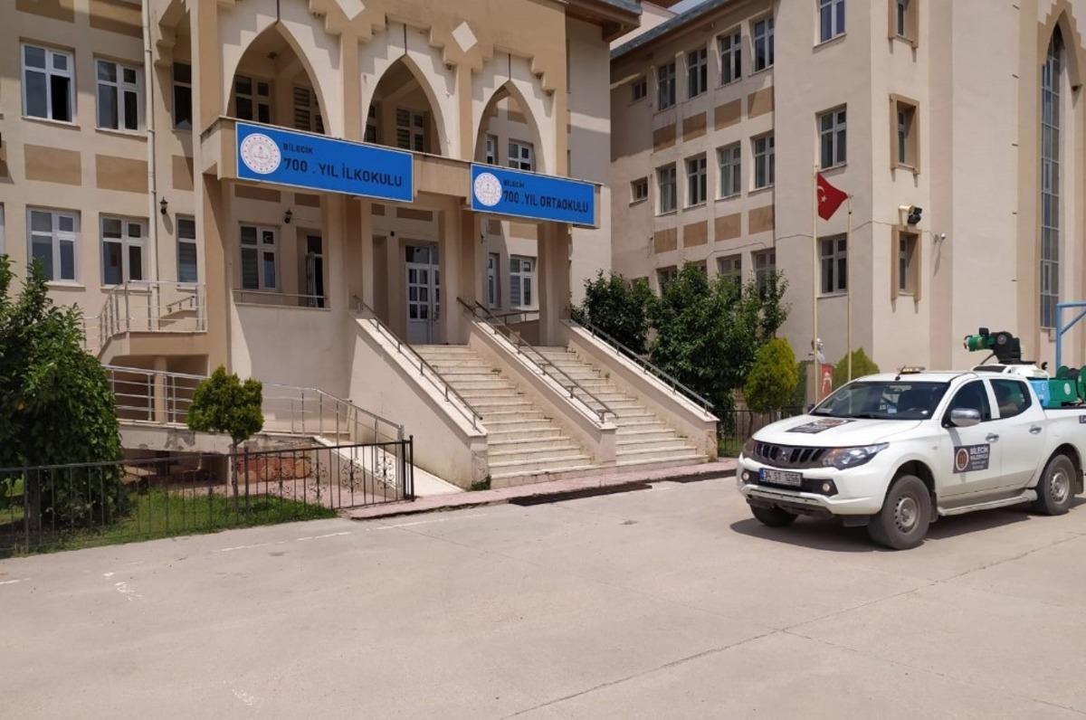 YKS sınavı i&ccedil;in okul bah&ccedil;eleri dezenfekte edildi