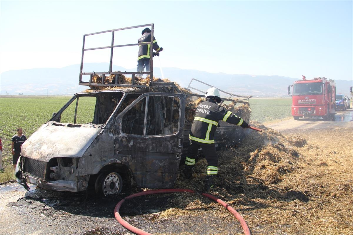 Hatay'da saman y&uuml;kl&uuml; kamyonet yandı