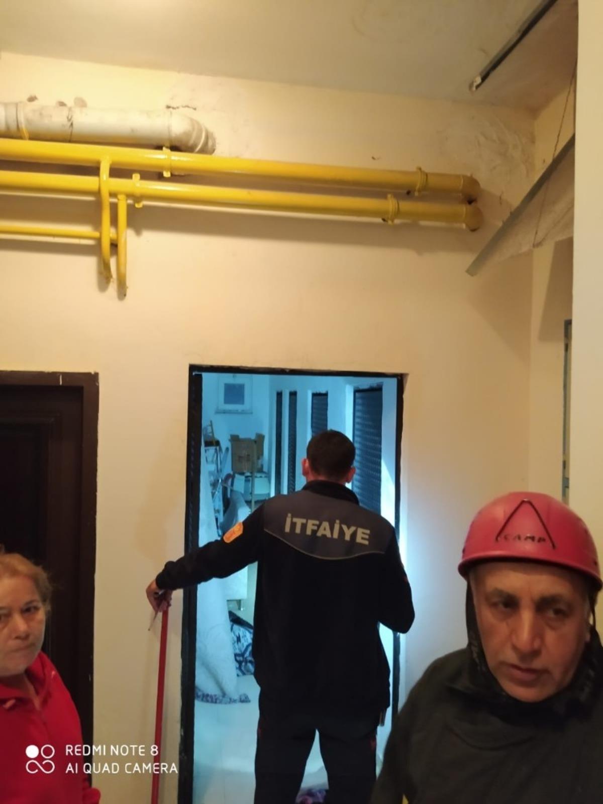 Apartmanda yılan paniği