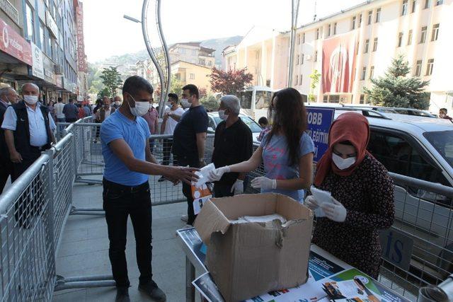 TOBB Mesleki Eğitim Merkezi 3 bin maske dağıttı