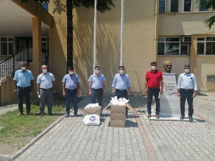 Sındırgı’da 65 yaş üstüne maske ve kolonyalar ulaştırıldı G3