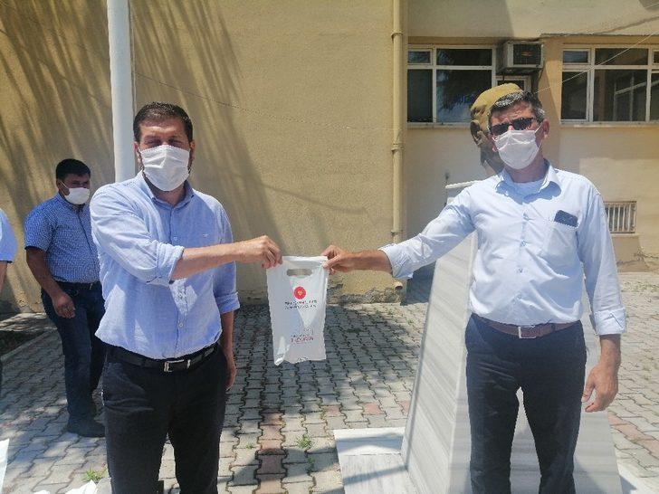 Sındırgı’da 65 yaş üstüne maske ve kolonyalar ulaştırıldı G4