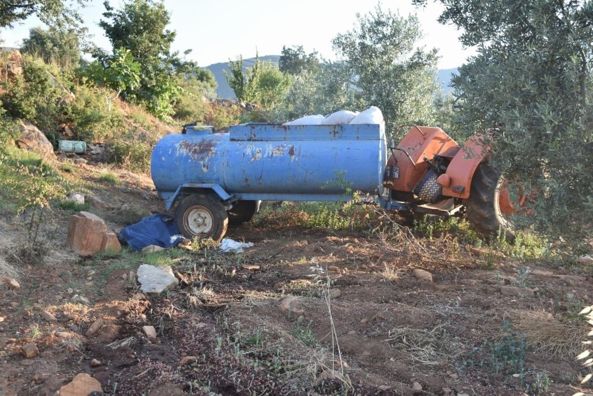 Tarlasına su taşıyan &ccedil;ift&ccedil;i trakt&ouml;r kazasında &ouml;ld&uuml;