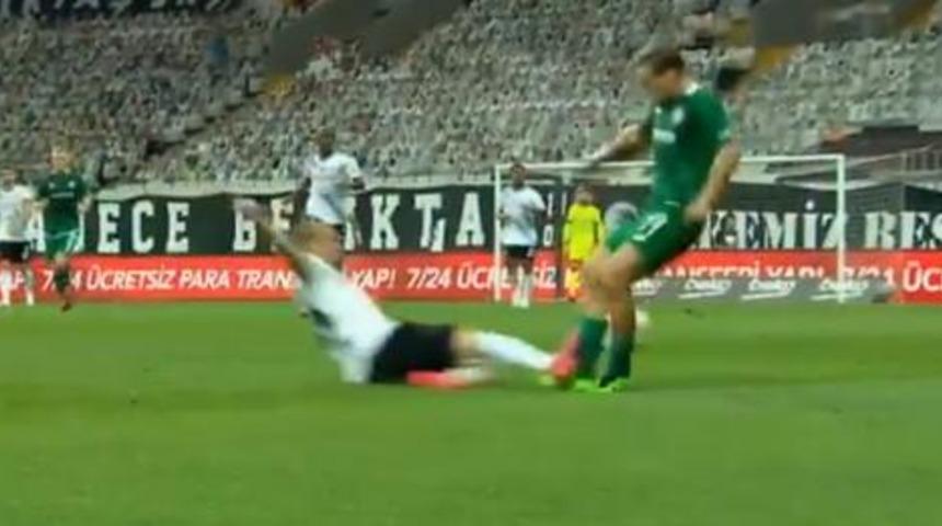 Erman Toroğlu: Domagoj Vida'nın pozisyonunu izlemeliydi