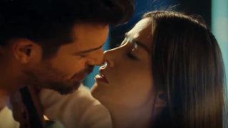 Bay Yanlış 2. bölüm fragmanı yayınlandı! Yeni bölüme Ezgi ve Özgür'ün öpüşme sahnesi damga vuracak! Bay Yanlış 1. bölüm izle!