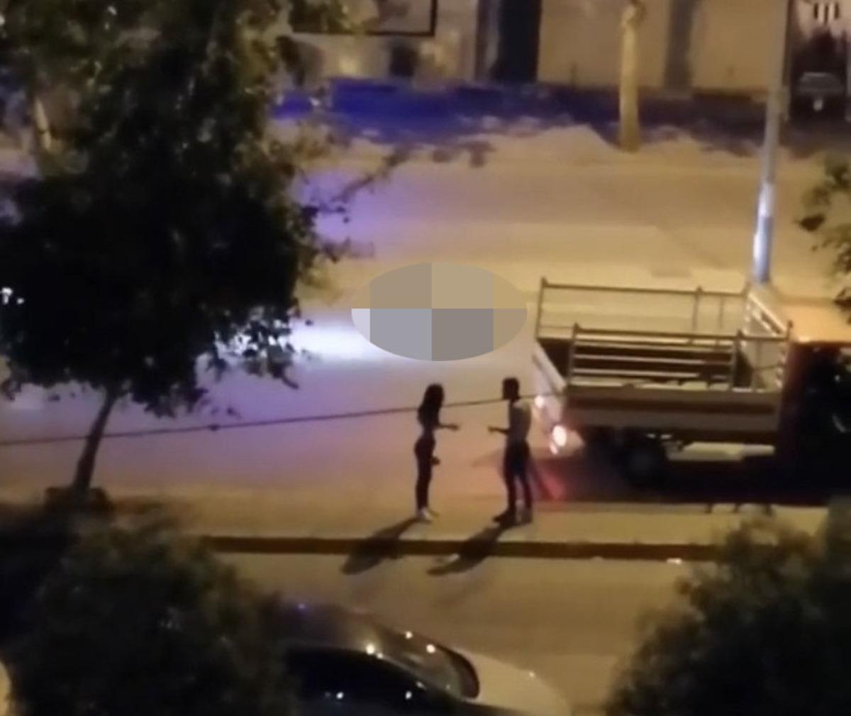 Sokak ortasında gen&ccedil; kıza tokat ve yumrukla saldırdı