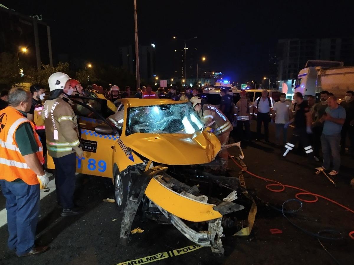 Basın Ekspres Yolu'nda feci kaza: 1 &ouml;l&uuml;, 2 yaralı