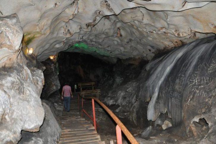  5 milyon yıllık mağaranın duvarlarını bu hale getirdiler G1