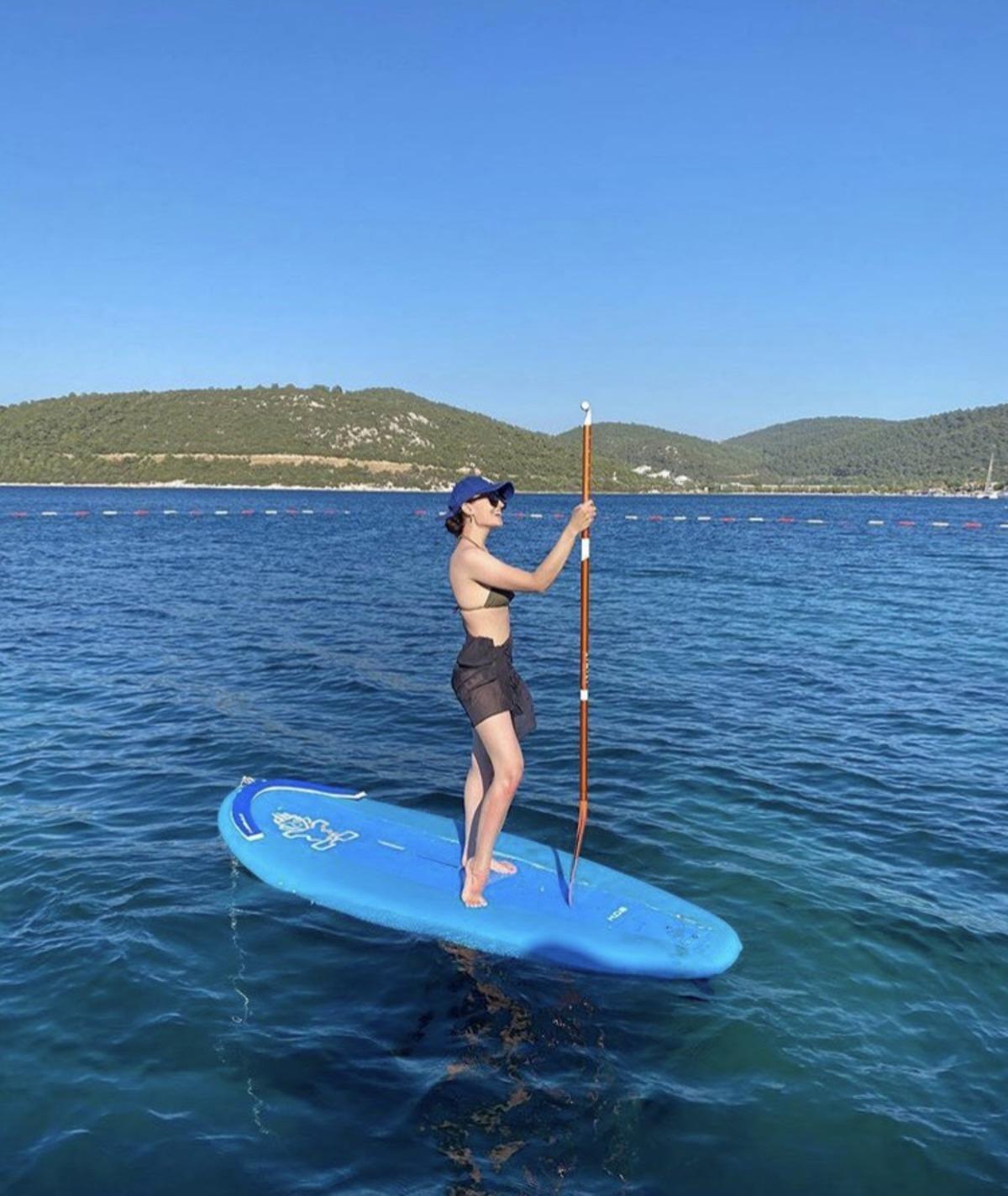 Ramo'nun yıldızı Esra Bilgi&ccedil;'in tatil pozları nefes kesti