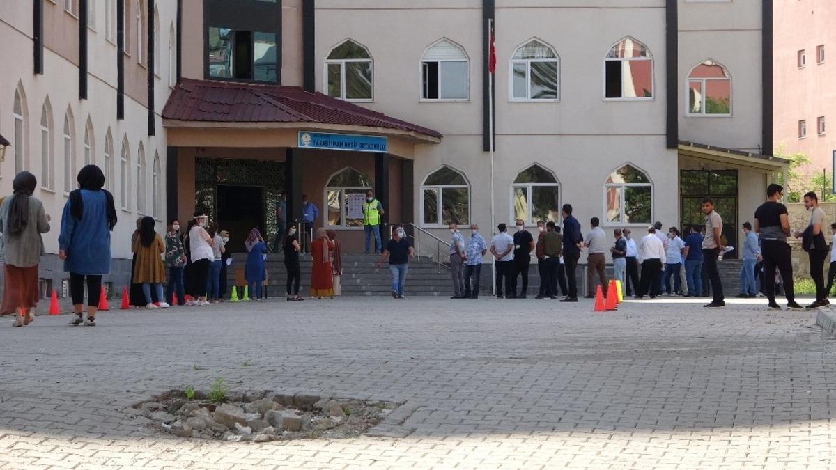 Muş&rsquo;ta sosyal mesafeli YKS maratonu başladı