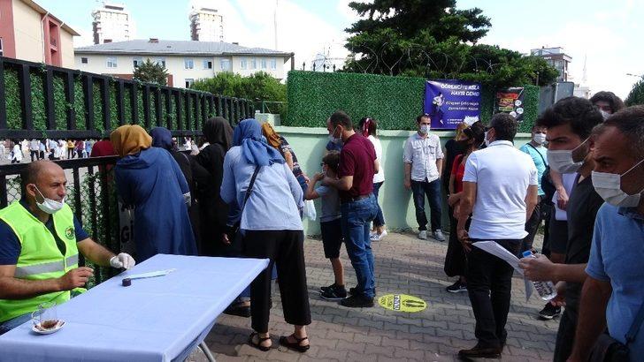 Kartal Belediyesi’nden, YKS öncesi öğrecilere maske, su ve kolonya ikramı G2