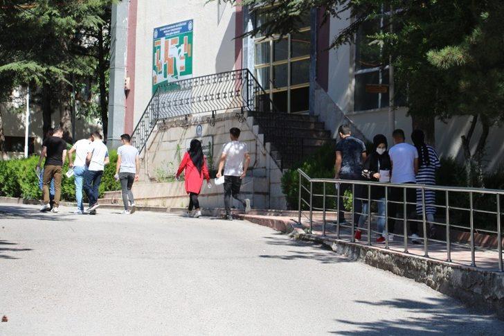 Çankırı’da maskeli YKS heyecanı G4