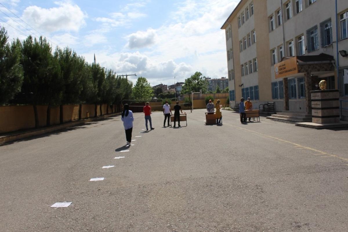 &Ccedil;arşamba&rsquo;da binlerce &ouml;ğrencinin YKS heyecanı