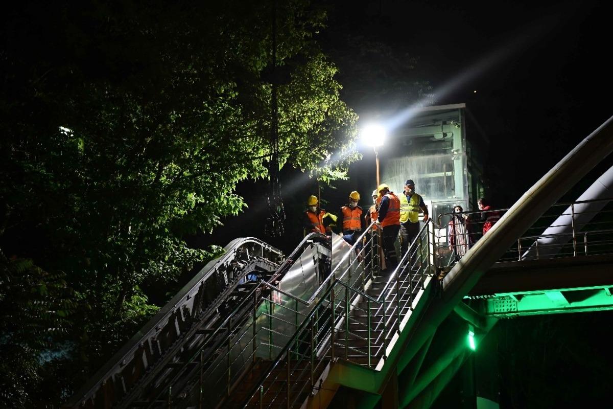 Başkent&rsquo;te y&uuml;r&uuml;yen merdivenler elden ge&ccedil;iriliyor