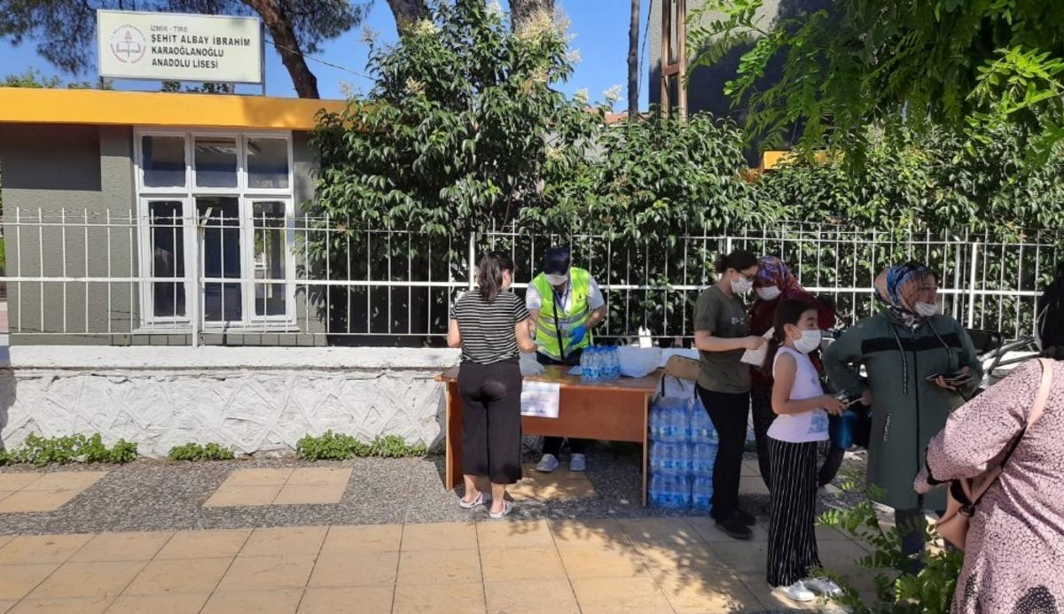 YKS&rsquo;de ter d&ouml;kecek &ouml;ğrencilere su ve maske desteği