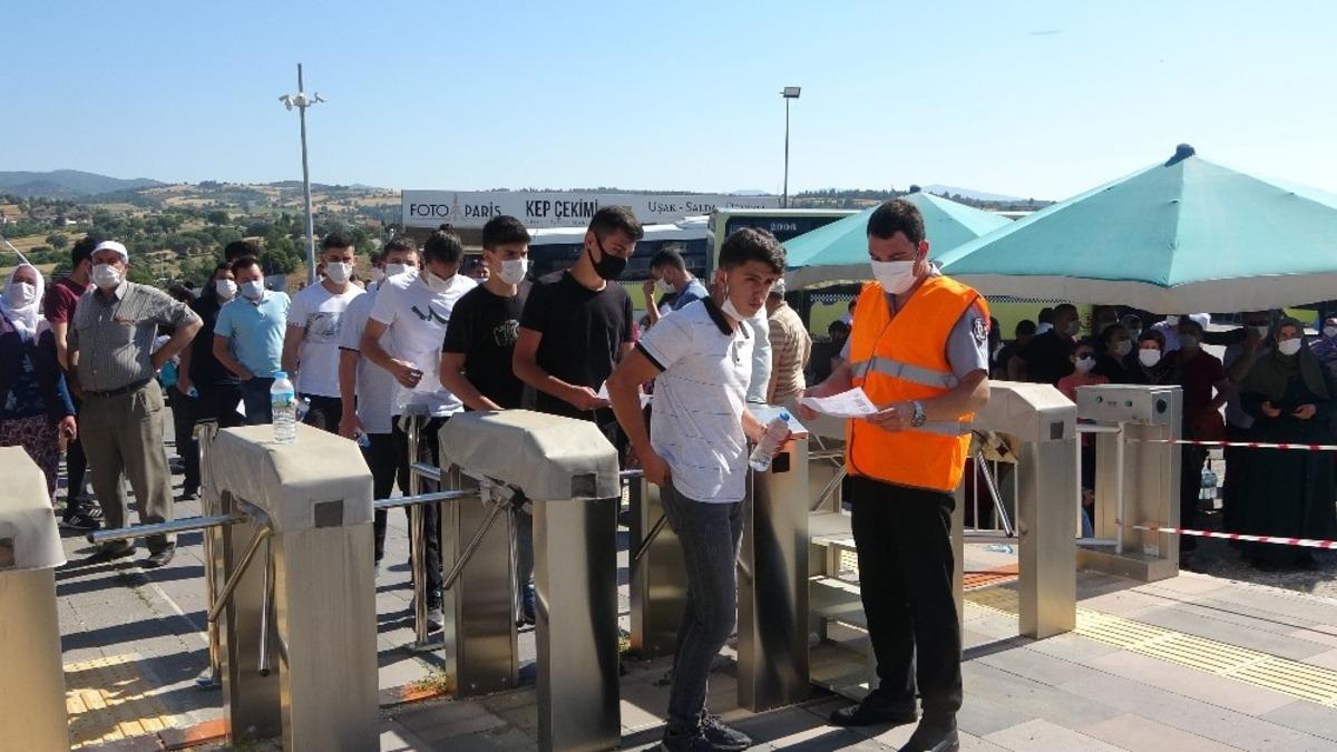 Uşak&rsquo;ta 10 bin 540 &ouml;ğrencinin TYT heyecanı başladı