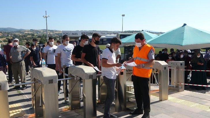 Uşak’ta 10 bin 540 öğrencinin TYT heyecanı başladı G2