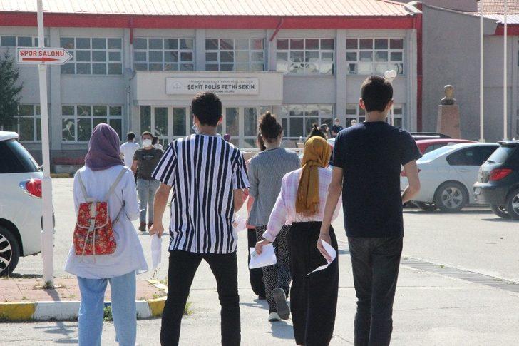 Kimlik belgesi olmayan öğrenci sınava alınmadı G5