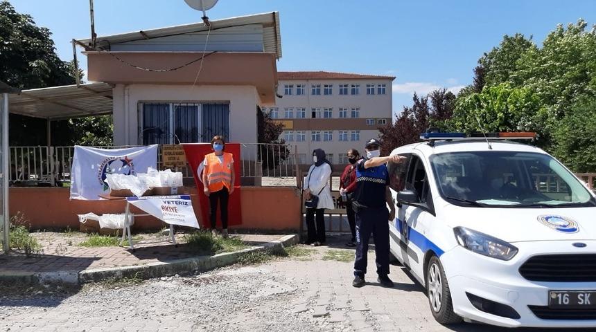 Sınava ge&ccedil; kalan &ouml;ğrencileri dakikalar kala zabıta yetiştirdi