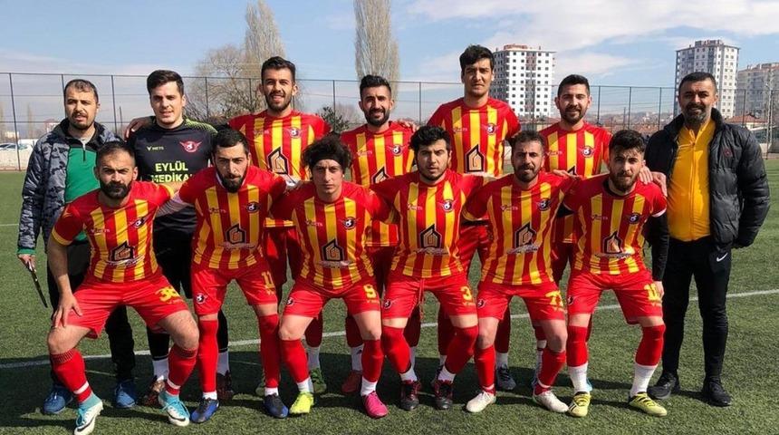 Antren&ouml;r Orhan Ulu&ccedil;ay &ccedil;ifte sevin&ccedil; yaşıyor