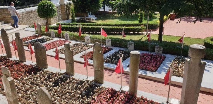 Namazgah Şehitliği çiçeklerle donatıldı G2