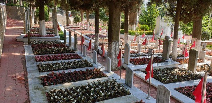 Namazgah Şehitliği çiçeklerle donatıldı G3