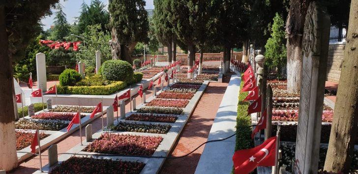 Namazgah Şehitliği çiçeklerle donatıldı G4