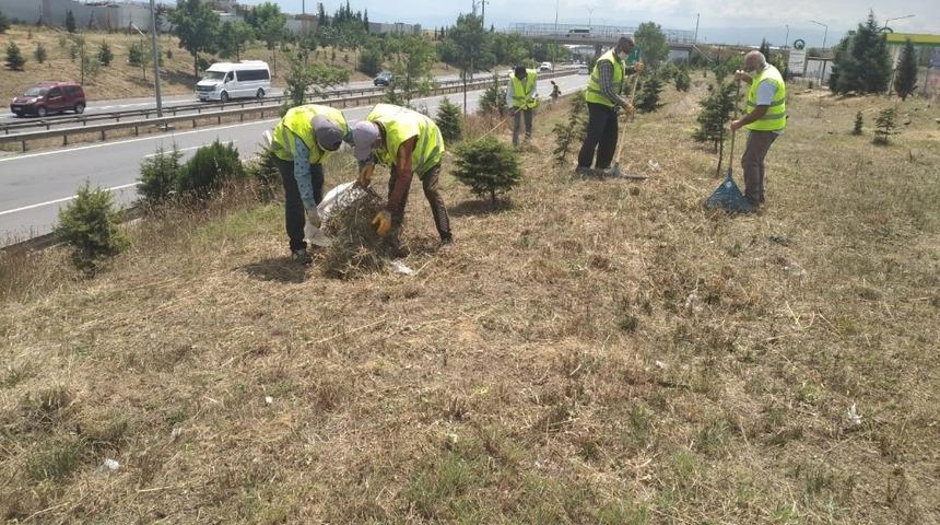 Gebze&rsquo;de D-100 ve otoyol kenarlarında temizlik yapıldı
