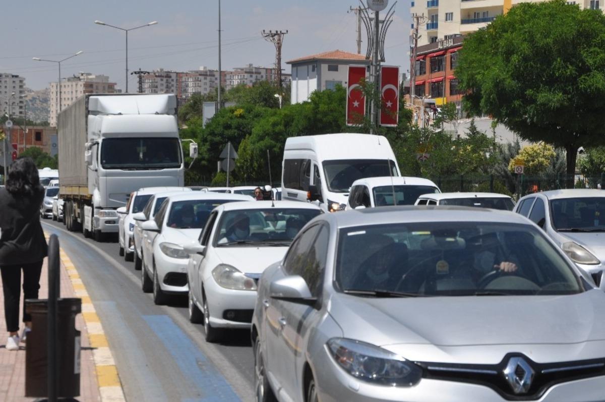 Mardin&rsquo;de YKS sonrası trafik yoğunluğu