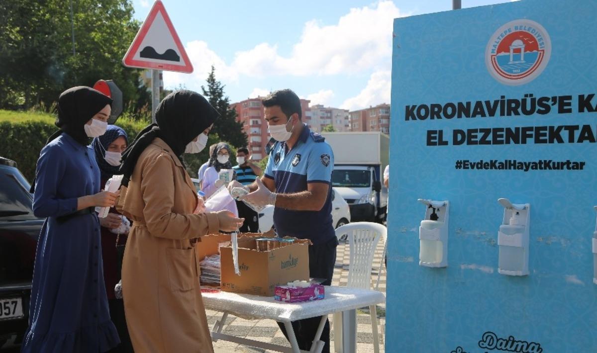 Maltepe Belediyesinden YKS&rsquo;ye girecek &ouml;ğrencilere maske ve su