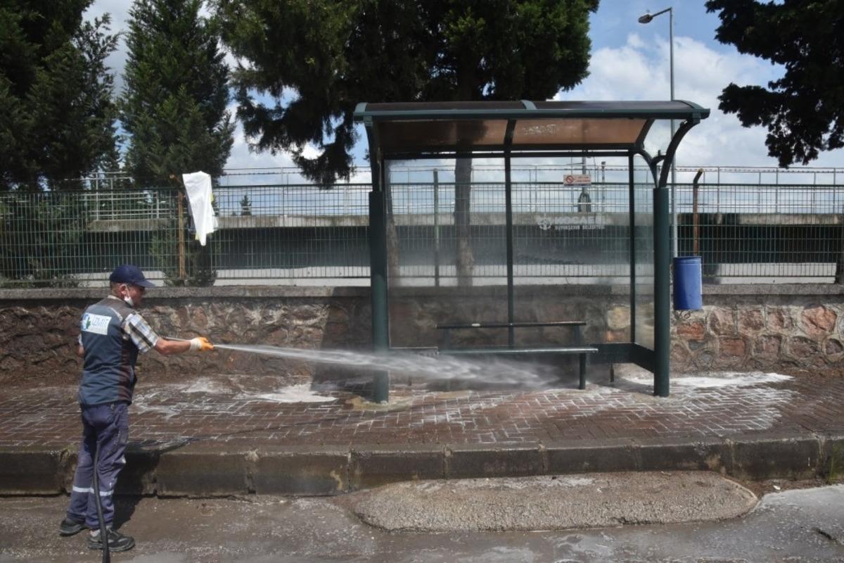 Cumhuriyet Mahallesi haşerelere ve korona vir&uuml;se karşı g&uuml;vende