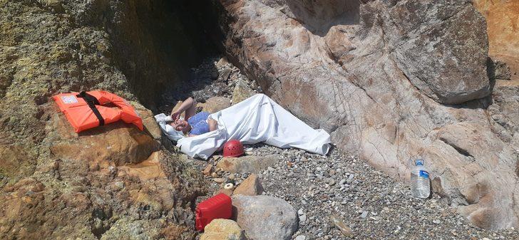 Riva'da tekne kayalıklara çarptı! Mahsur kalan kadın böyle kurtarıldı G1