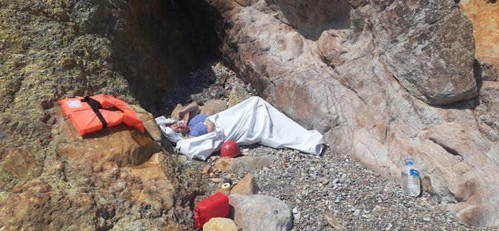 Riva'da tekne kayalıklara çarptı! Mahsur kalan kadın böyle kurtarıldı G2