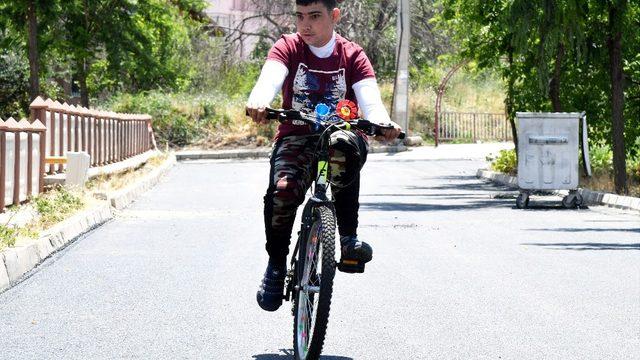 Engelli Mehmet için yolu asfaltlayıp engelleri kaldırdılar