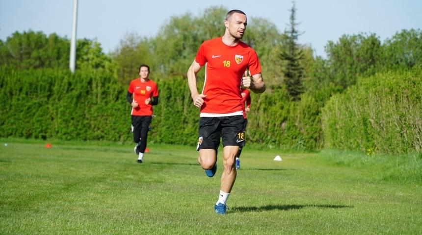 Kayserispor&rsquo;da Zoran kadrodan &ccedil;ıkarıldı