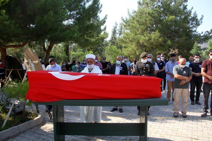 Terhisine bir gün kala kazada yaşamını yitiren asteğmen Taylan Ekerel toprağa verildi G4