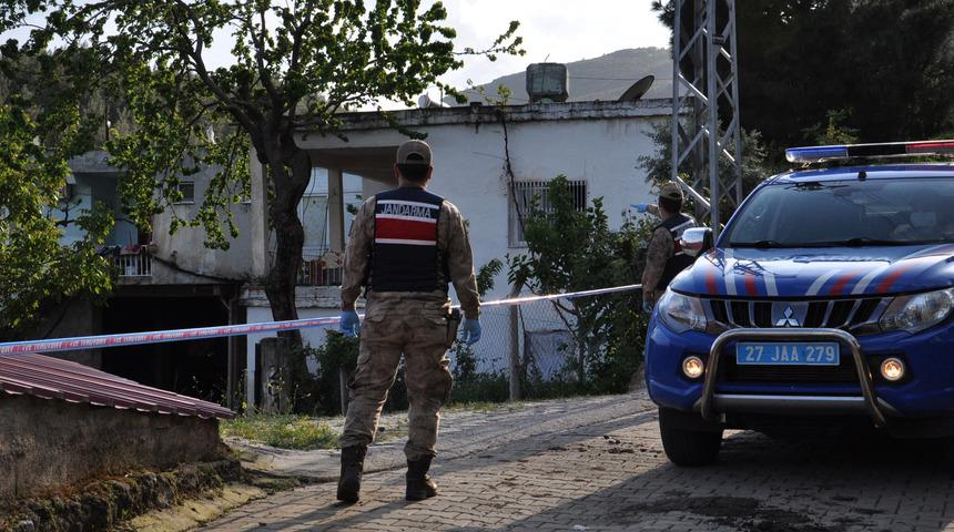 Ailesine yardım için geldi, onlarca kişi karantinada