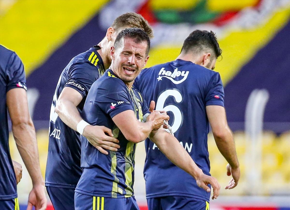 Emre Bel&ouml;zoğlu g&ouml;zyaşlarını tutamadı