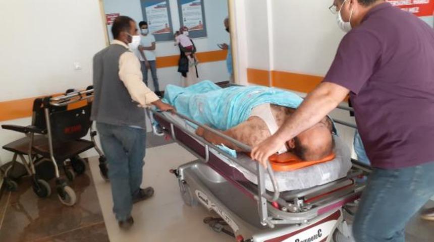 Adıyaman'da iş&ccedil;i toprak altında aldı! Arkadaşları kurtardı