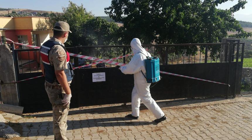 Ailesine yardım i&ccedil;in geldi! 42 kişi karantinaya alındı