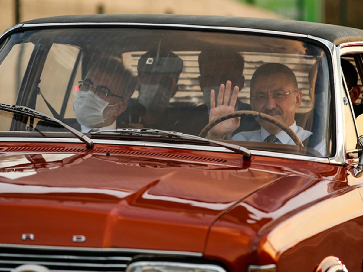 Vatandaşın teklifini geri &ccedil;evirmedi! Cumhurbaşkanı Yardımcısı Oktay direksiyona ge&ccedil;ti